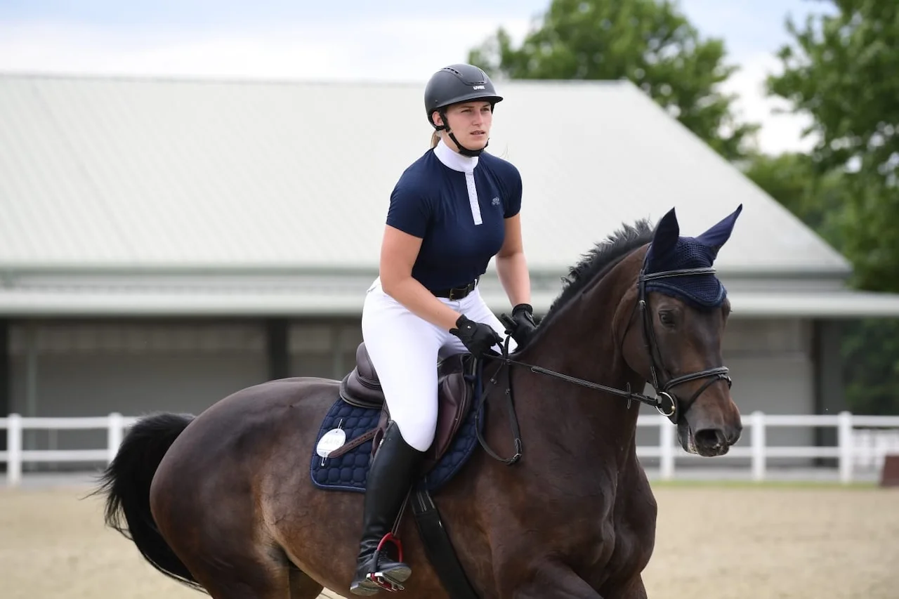 Frauen reiten auf einem Pferd von Sattelberatung Barbara Pamperl-Zichtl
